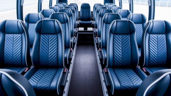 18 passenger minibus rental manitowoc